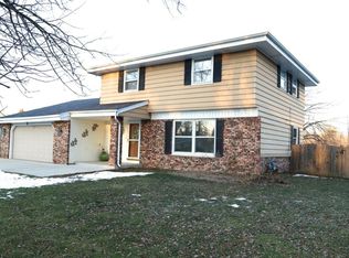 7100 N Longview Ave, Glendale, WI 53209