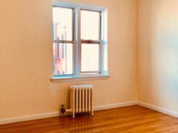 3rd image of 212 Grand St APT 5B
