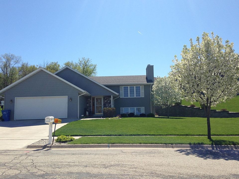 1st image of 220 E Haven Dr