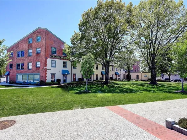 555 S Water St APT 220, Providence, RI 02903