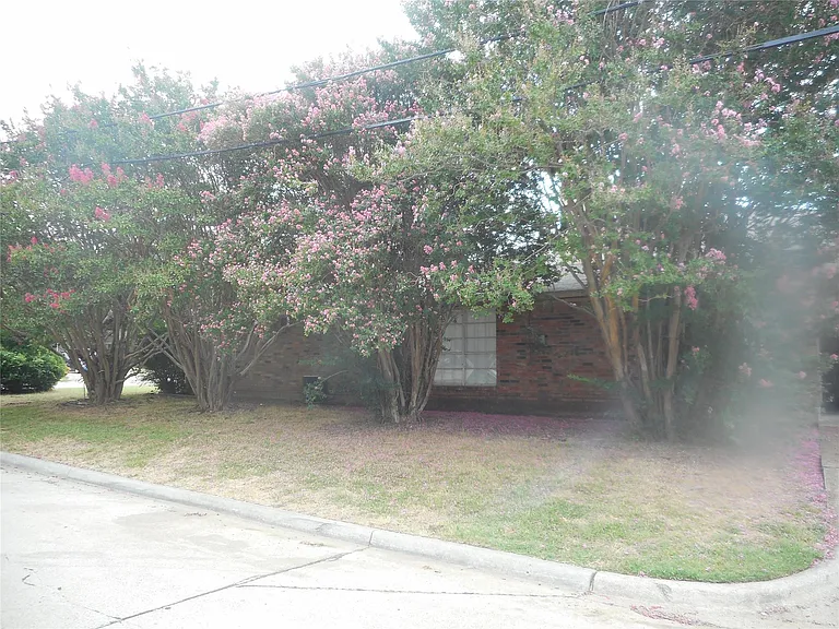 900 Milby Rd — Photo 2