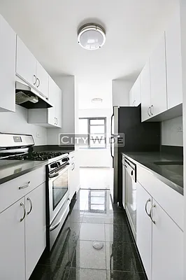 Rented by City Wide Apartments | media 17