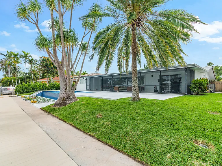 273 Tropic Dr — Photo 18