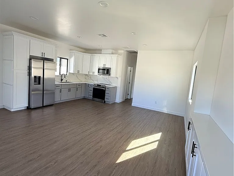 1664 Glen Ave — Photo 10