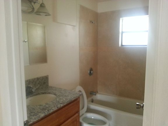 5th image of 2705 NE 9th Ave APT 103