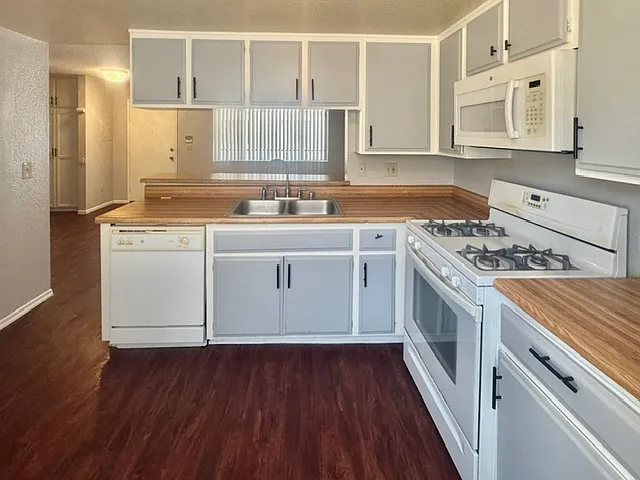 12700 Kornblum Ave — Photo 15