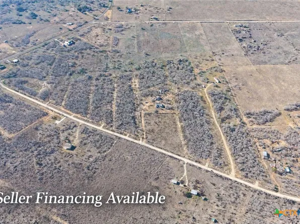 469 County Road 477, Stockdale, TX 78160