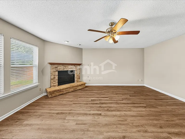 2324 Shadowbrook Dr — Photo 6