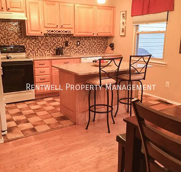308 Birch Dr — Photo 3