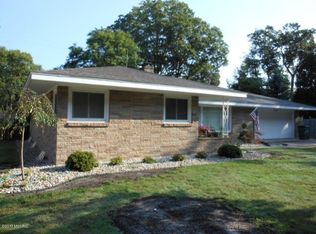1928 Ritter Hills Dr, Norton Shores, MI