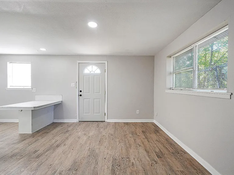 200 SW 6th Ave #B — Photo 2