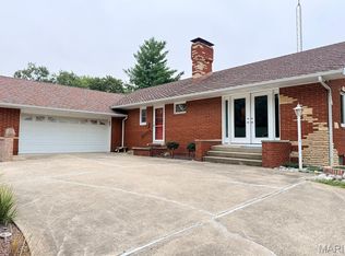 110 W Teak St, Thayer, IL 62689