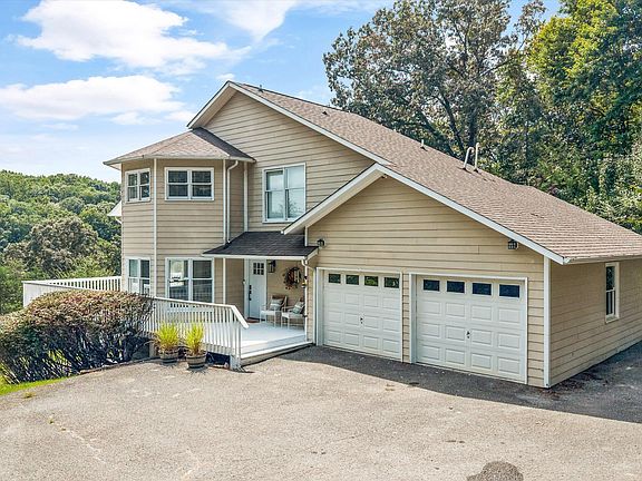 2nd image of 489 Jefferson Ln