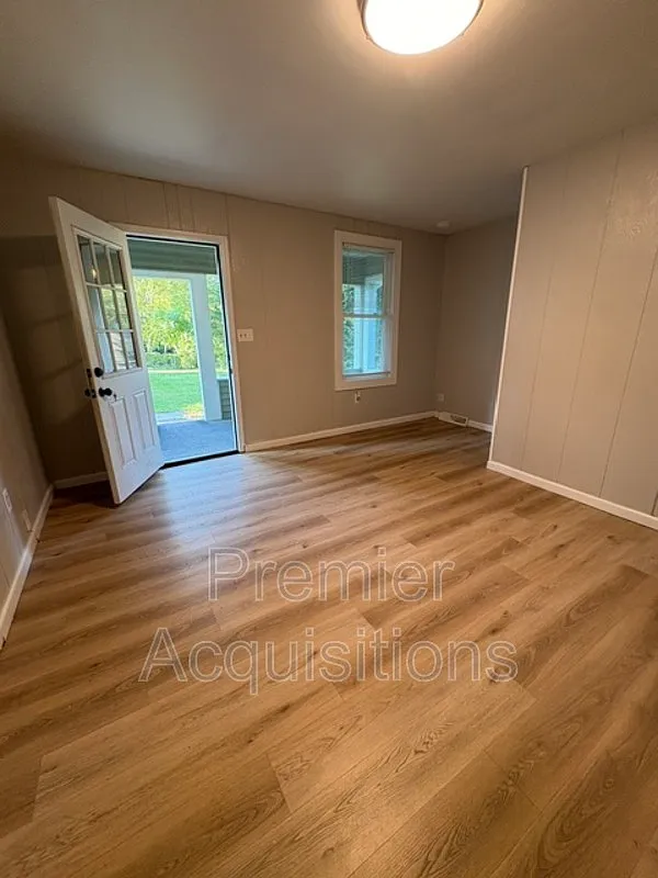 2 bed, 1.0 bath, $1,200 — Photo 4