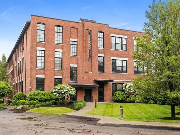 685 Social St APT 114, Woonsocket, RI 02895