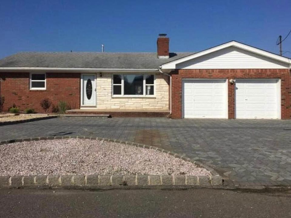 1st image of 22 Lagoon Dr W