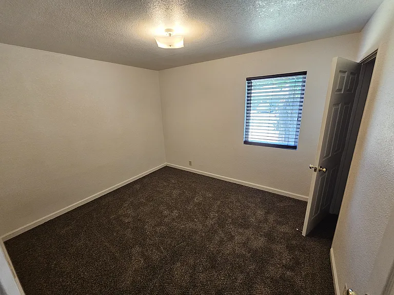 1900 Grand Ave — Photo 10