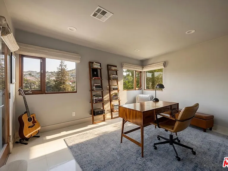 2035 De Mille Dr — Photo 32