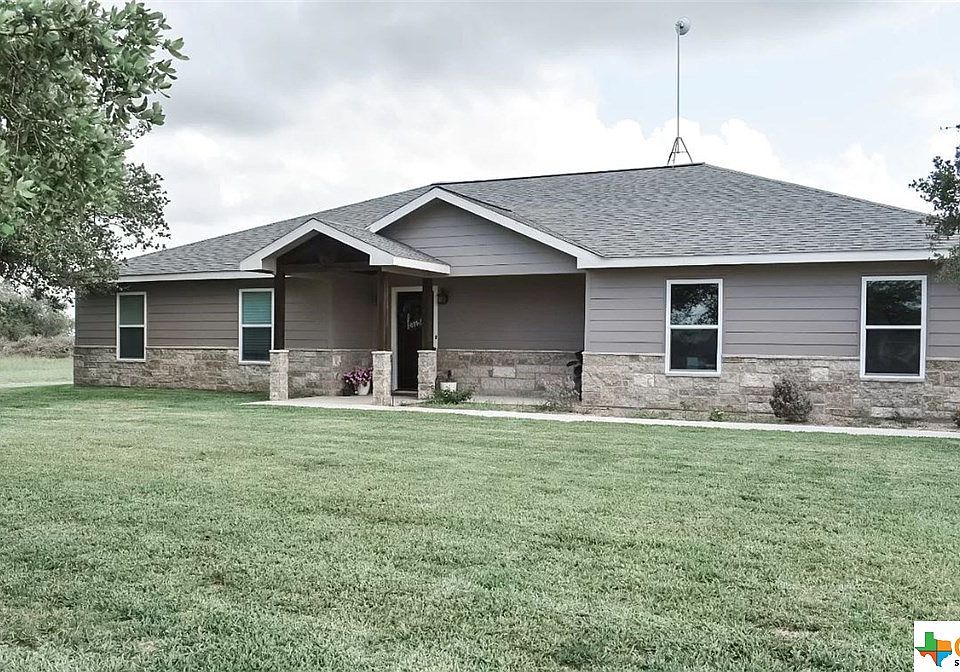 1st image of 140 Casa Blanca Village Dr
