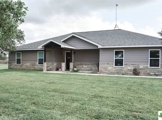 140 Casa Blanca Village Dr, Inez, TX 77968
