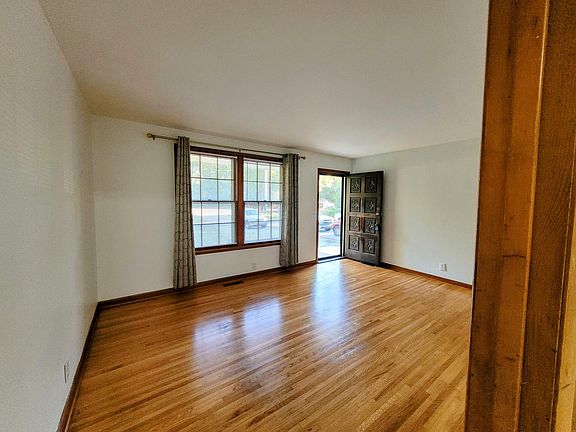 Living room / front entrance