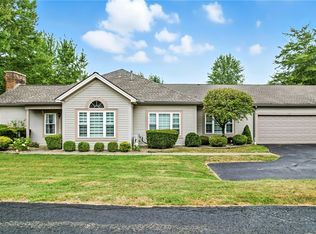 84 Stone Ridge Blvd, Hermitage, PA 16148