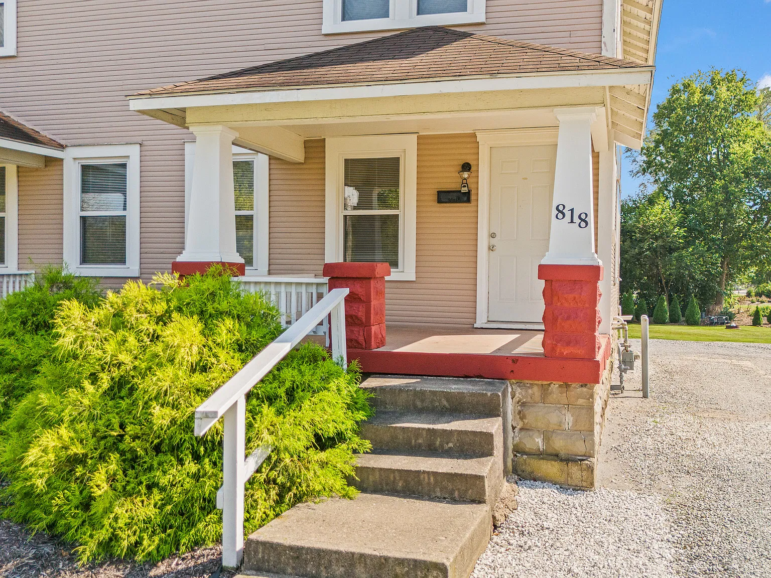 3 bed, 1296 sqft, $1,345 — Photo 2