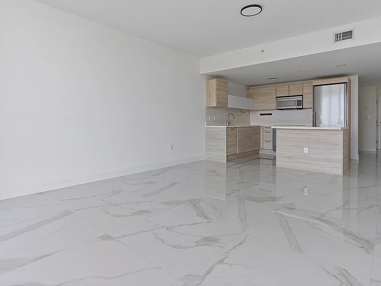 16385 Biscayne Blvd #717 — Photo 17