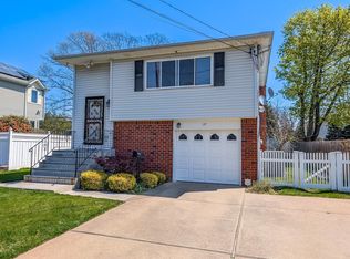 27 Lafayette Rd, West Babylon, NY 11704