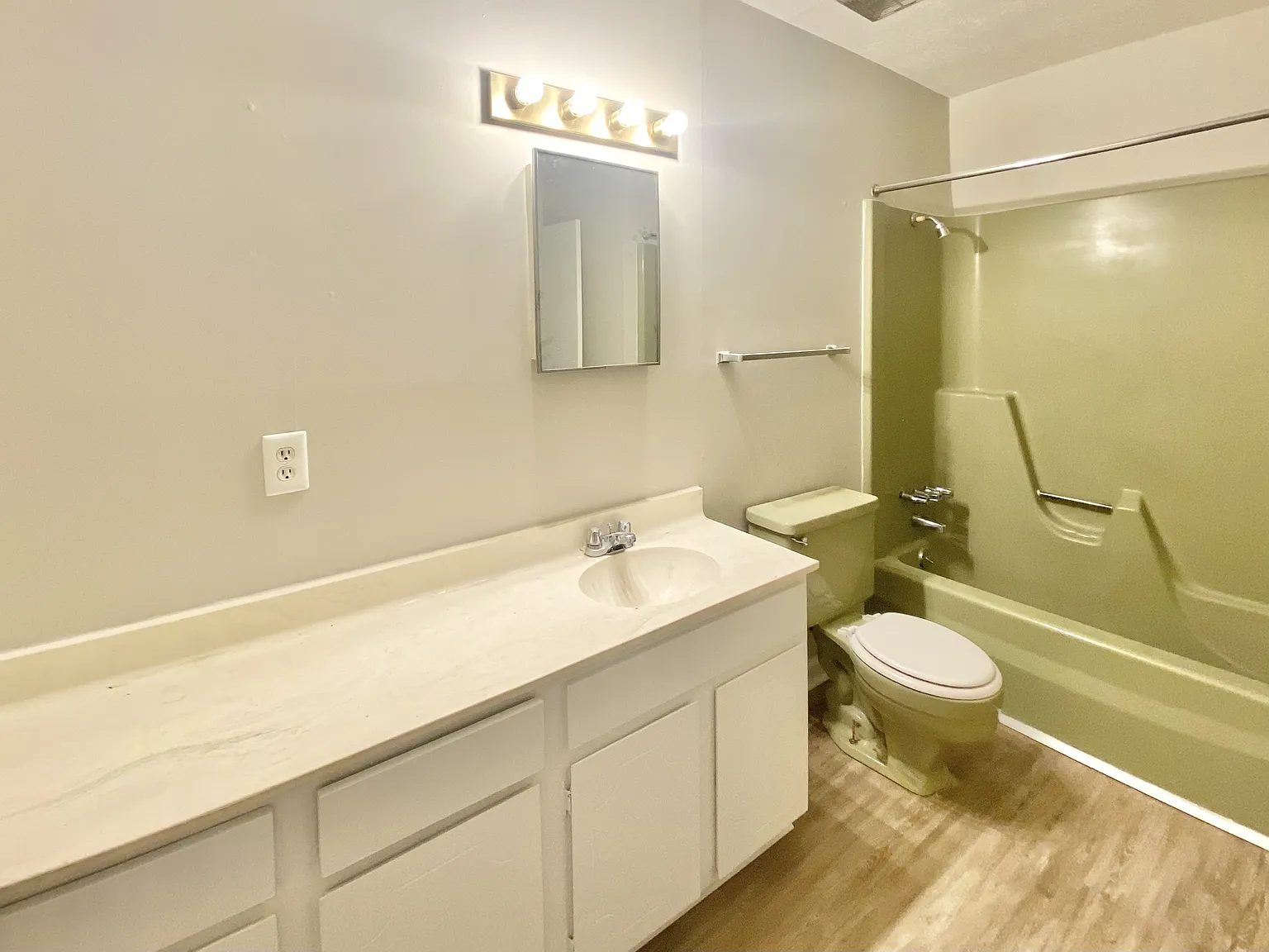 112 Menlo Dr - 1 — Photo 1