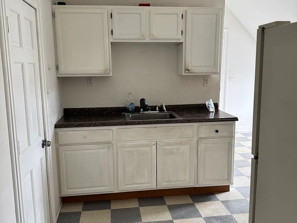 488 William St #3