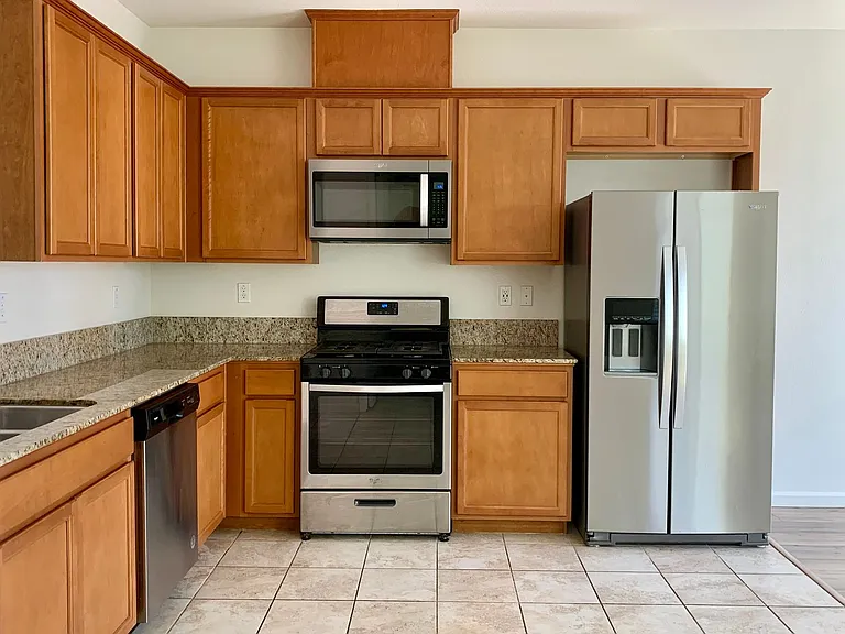 1900 Monroe Ct #100 — Photo 4