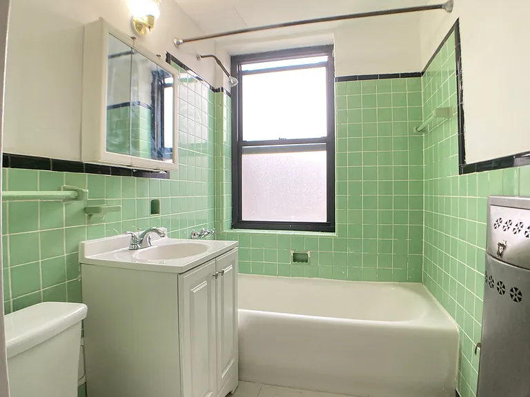 105 Arden St #4H — Photo 8
