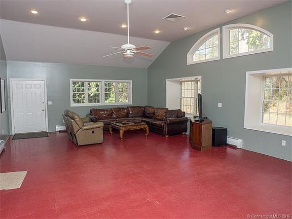 Plenty of space in this gre...