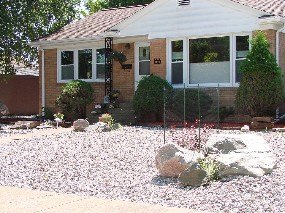 Xeriscaped front yard