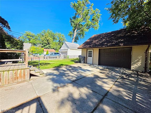 4th image of 781 E 236th St