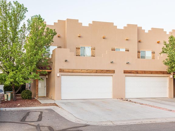2nd image of 1933 Hollyhock Cir