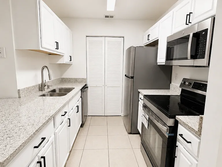 430 Thor Ave SE — Photo 3
