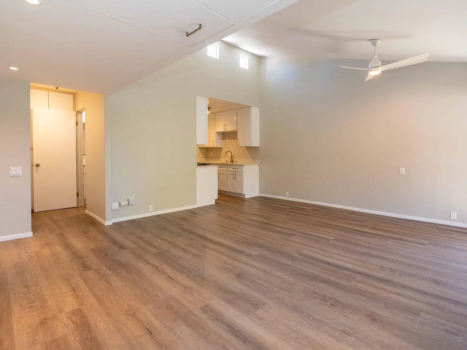 Studio, 480 sqft, $2,250 — Photo 3