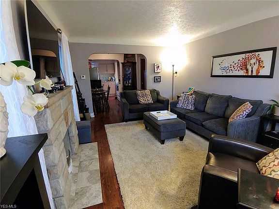 2nd image of 618 Tuxedo Ave