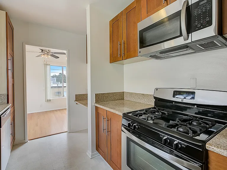 1800 Prosser Ave #10 — Photo 5