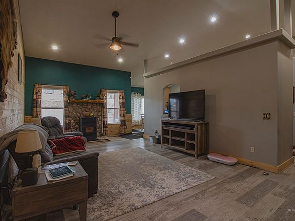 5th image of 2580 Sand Hollow Rd