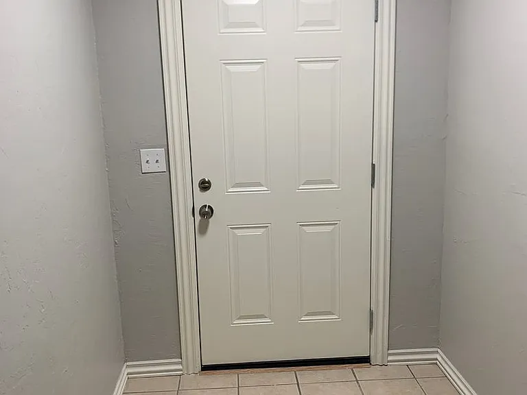 517 Post Oak Ln — Photo 5