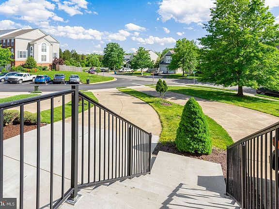 3rd image of 7072 Courtyard Way