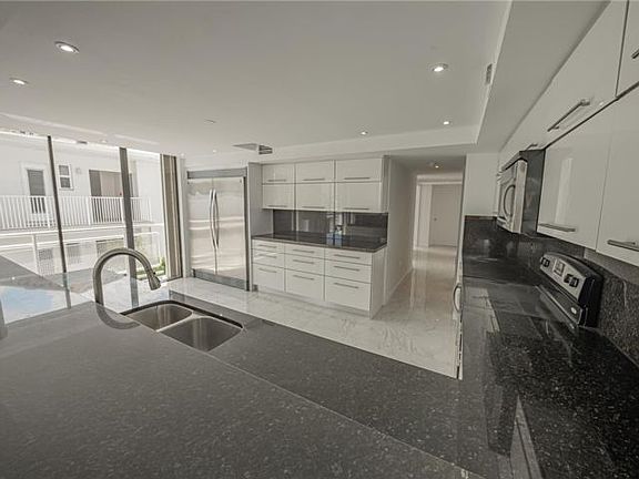 5th image of 468 Golden Isles Dr #402