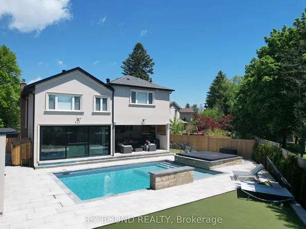 2711 Spruce Needle Ct, Mississauga, ON L5L 1N2