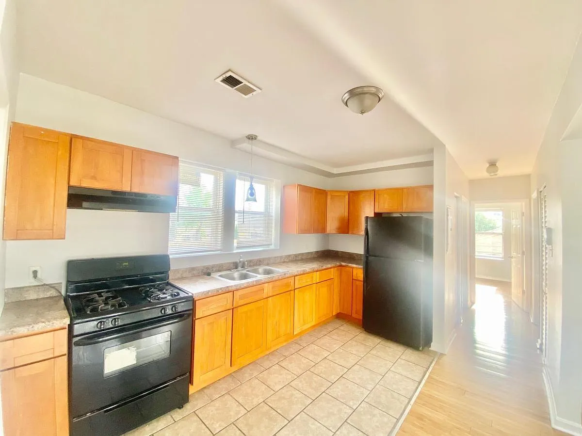 2 bed, 1500 sqft, $1,200 — Photo 1