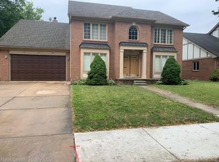 385 Parkview Dr, Detroit, MI 48214