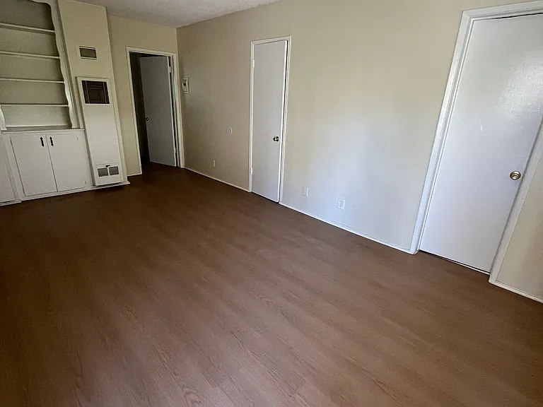 14632 Erwin St #2 — Photo 4