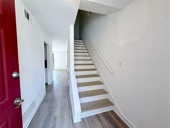 3rd image of 3925 Mountain View Rd APT E3